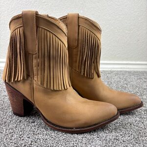 Overland Gretchen Handcrafted Fringed Leather Ankle Western Boots 8.5 B Booties